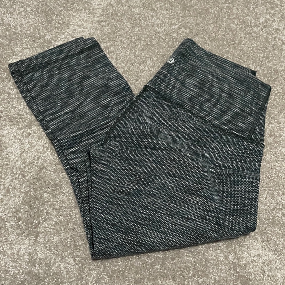 Lululemon sweater print Capri